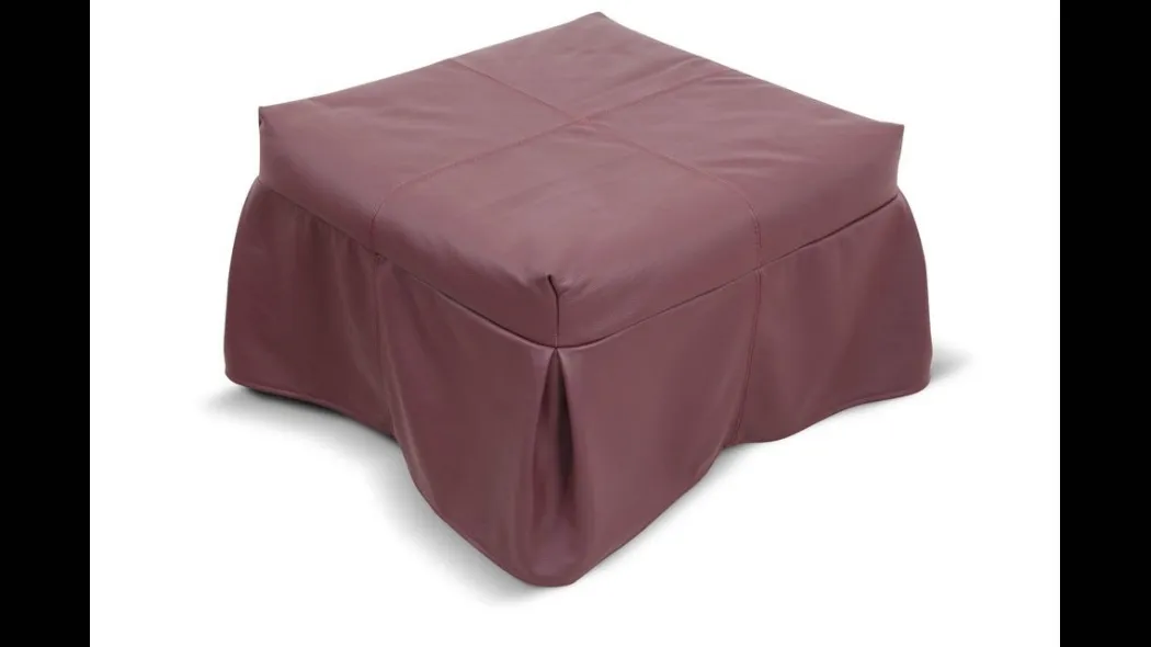 Pouf Letto rivestito in morbida pelle con piedi in PVC di Sofangel