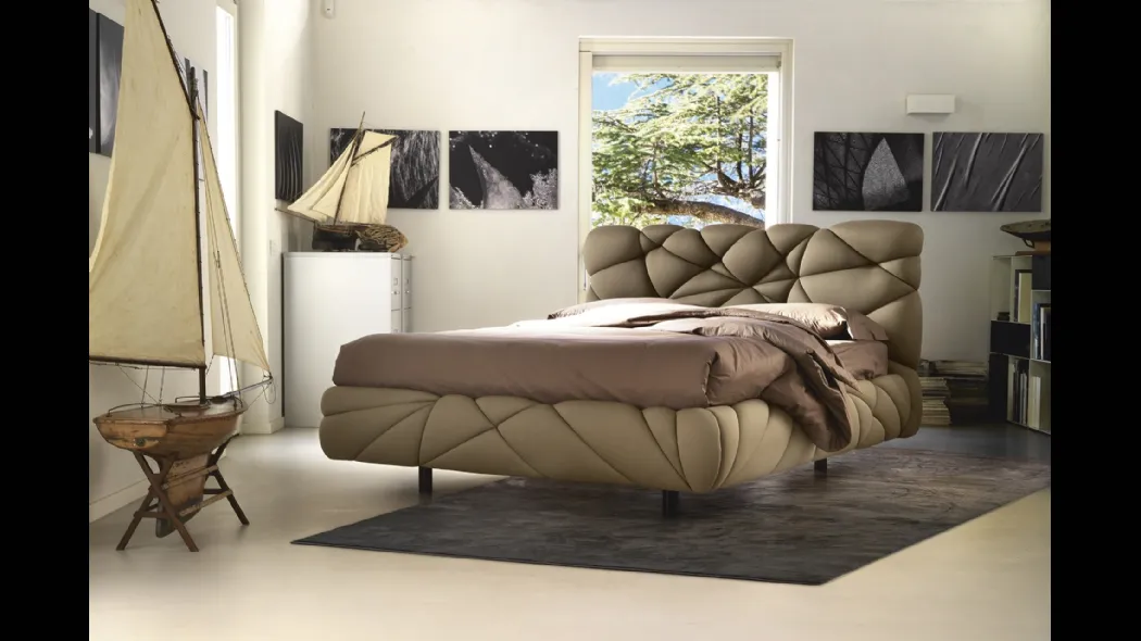 Letto di design imbottito e soffice come una nuvola Marvin di Noctis