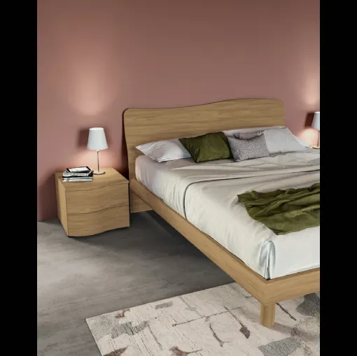 Letto finitura Matwood Honey con testiera dalla forma curvata Paco di SantaLucia