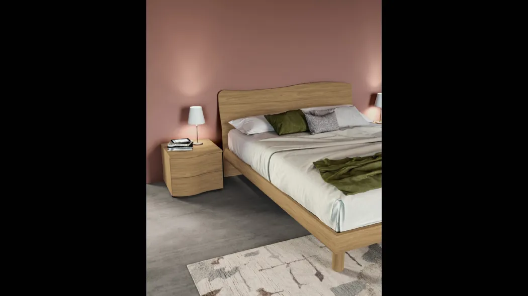 Letto finitura Matwood Honey con testiera dalla forma curvata Paco di SantaLucia