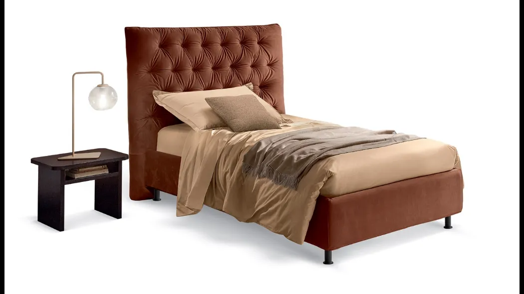 Letto singolo classico rivisitato in chiave moderna con testiera decorata con imbottitura capitonnè Artemide di Rosini Night