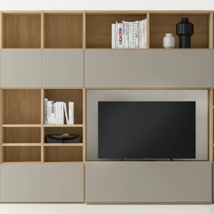 Libreria in laccato opaco e finitura Matwood Honey con vano porta TV Composizione PTG319 di SantaLucia