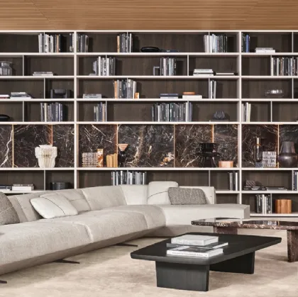 Libreria Wall System 03 in laccato opaco con schienale in rovere e gres porcellanato effetto marmo di Poliform