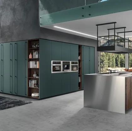 Cucina Moderna con isola Time 07 in legno Old Rovere Ascia e acciaio con colonne Fenix Verde Comodoro di Gentili Cucine